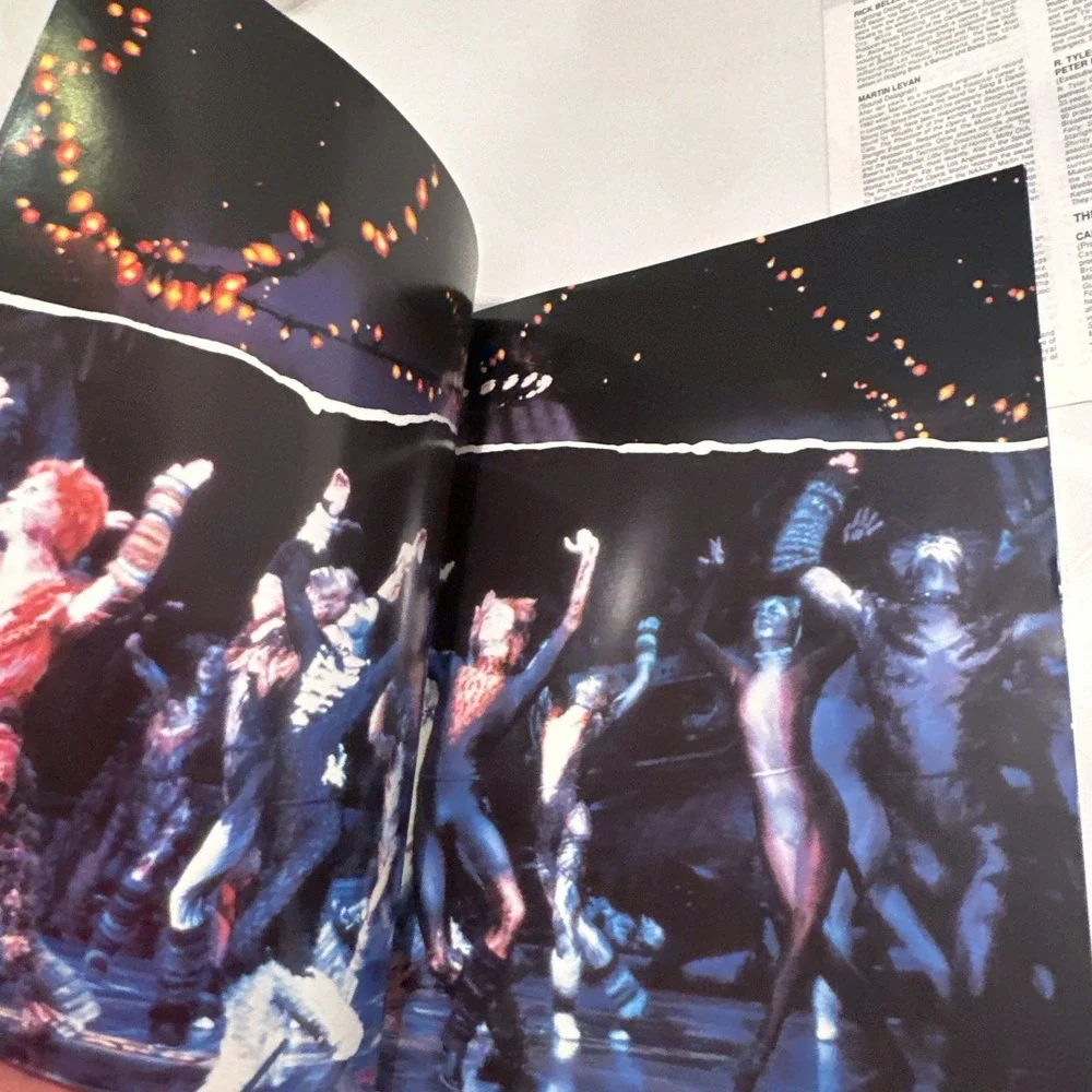 1981 CATS Theater Souvenir Program Andrew Lloyd Webber Plus The Cast Of Cats‎
